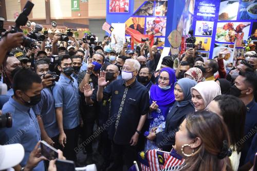 DATUK SERI ISMAIL SABRI YAAKOB
