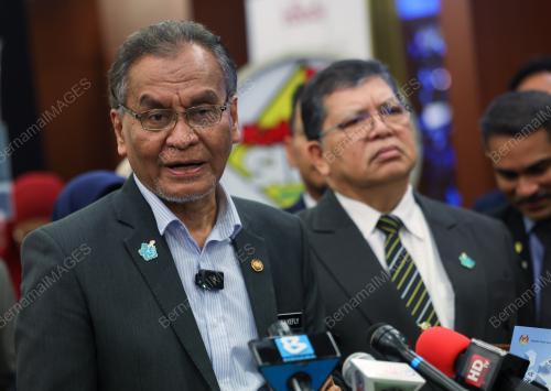 DATUK SERI DZULKEFLY AHMAD