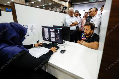 DATUK SERI HAMZAH ZAINUDDIN