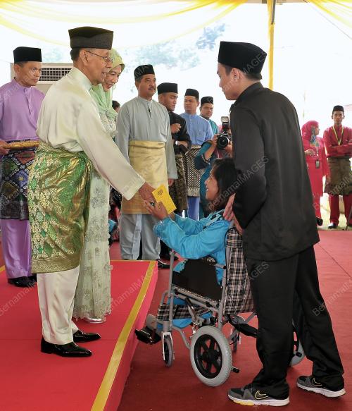 KL32_08082013_AGONG