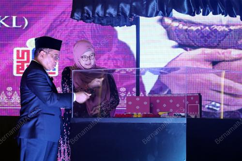 SENATOR DATUK DR MOHD NA'IM MOKHTAR