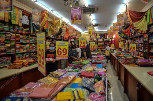 PERSIAPAN AKHIR MENYAMBUT PERAYAAN DEEPAVALI