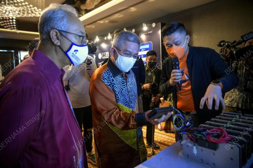 DATUK SERI DR ADHAM BABA