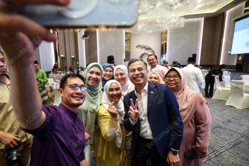 FAHMI FADZIL