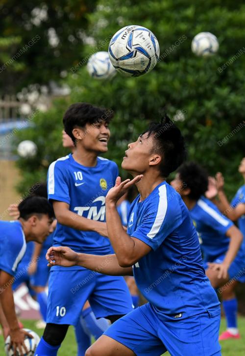 LATIHAN SKUAD BOLA SEPAK BAWAH 19 NEGARA