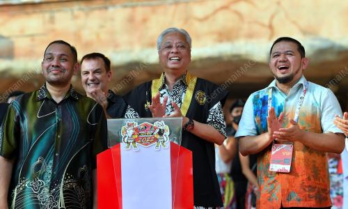 DATUK SERI ISMAIL SABRI YAAKOB