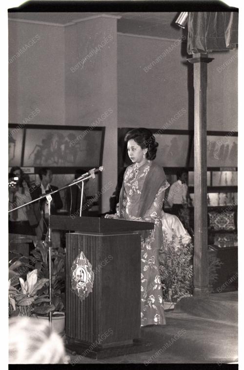 RAJA PERMAISURI AGONG MELAWAT MUZIUM NEGARA