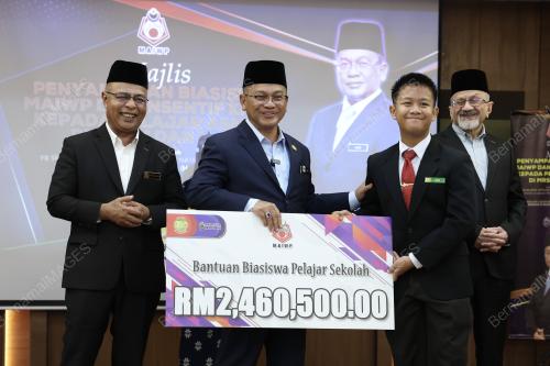 DATUK DR MOHD NA'IM MOKHTAR