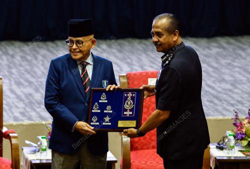 TAN SRI RAZARUDIN HUSAIN