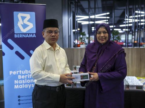 DATUK DR MOHD NA'IM MOKHTAR