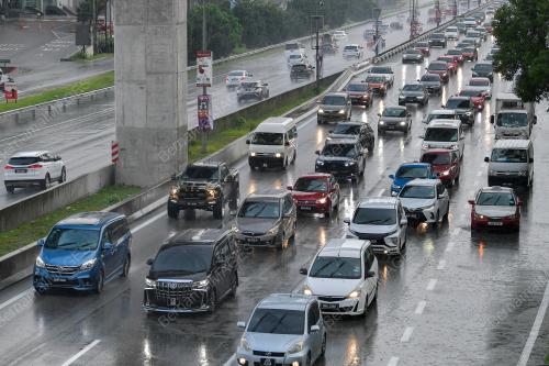 TINJAUAN PLAZA TOL SUNGAI BESI
