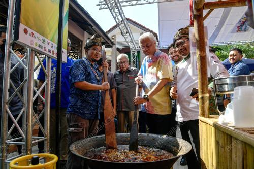 DATUK SERI ISMAIL SABRI YAAKOB