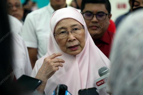 DATUK SERI DR WAN AZIZAH WAN ISMAIL