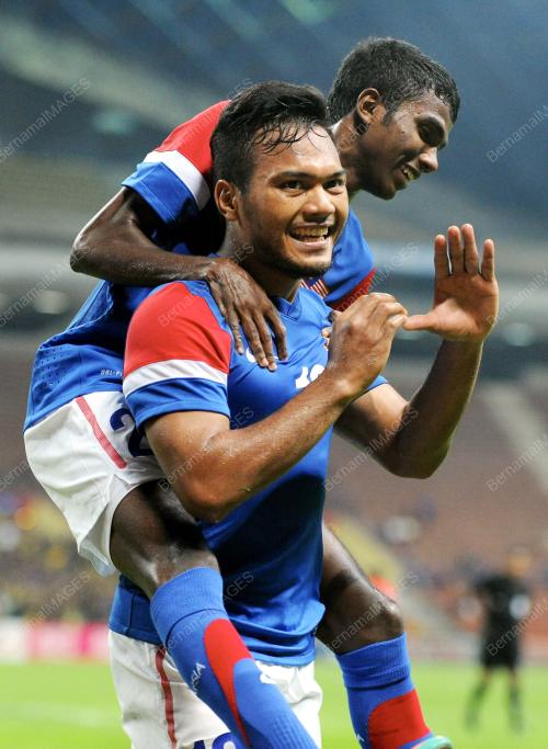 KL32_14112012_BOLA