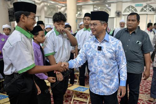DATUK DR MOHD NA'IM MOKHTAR