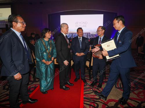 DATUK SERI FADILLAH YUSOF