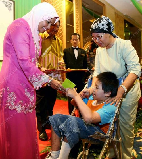 TUANKU NUR ZAHIRAH
