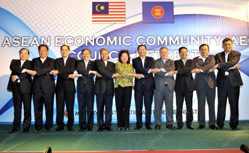 DATUK SERI MUSTAPA MOHAMED