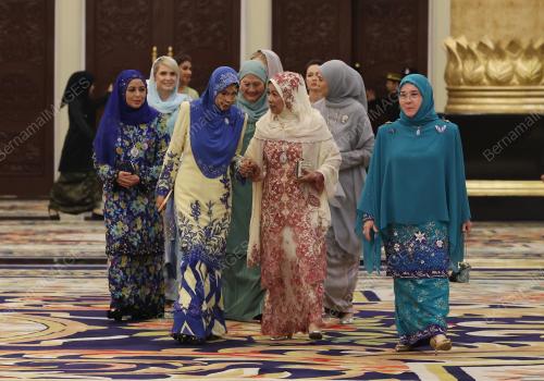TUNKU AZIZAH AMINAH MAIMUNAH ISKANDARIAH
