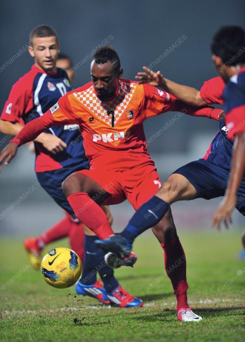 KL32_16062012_BOLA