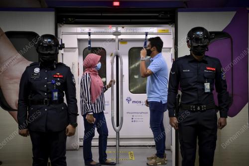 TINJAUAN SMART HELMET DIGUNAKAN OLEH PENGUATKUASA KTMB