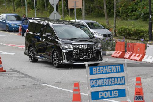 KL32_17082021_PINTU_ISTANA