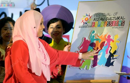 KL32_17102015_ASEAN