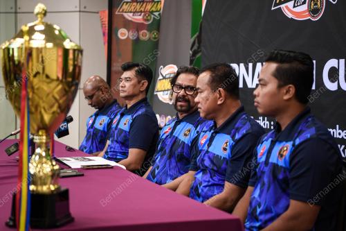 PIALA MIRNAWAN