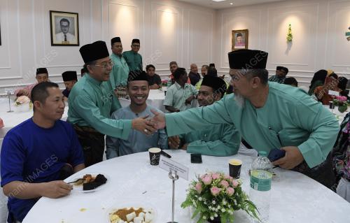 DATUK AZIH MUDA