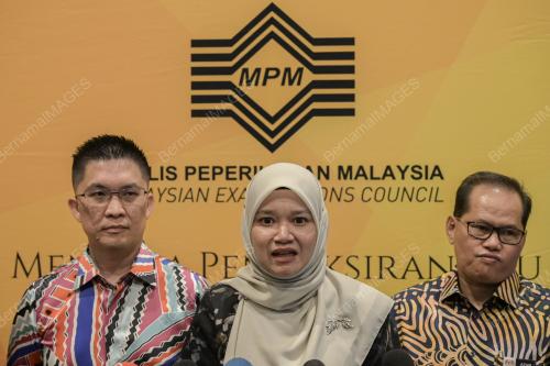 FADHLINA SIDEK