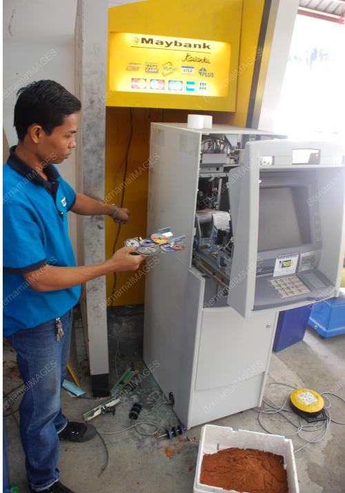 ROMPAKAN MESIN ATM
