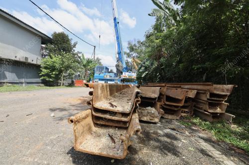 TANAH RUNTUH PUCHONG