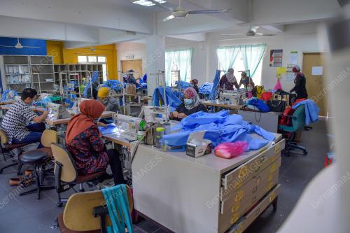 PAKAIAN PERALATAN PERLINDUNGAN DIRI (PPE)