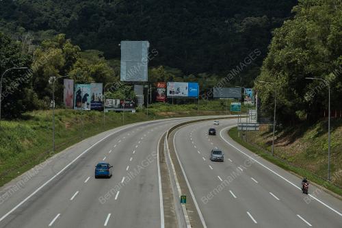 TINJAUAN ALIRAN TRAFIK DI PLAZA TOL GOMBAK