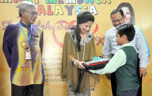 KL32_20022014_MEMBACA