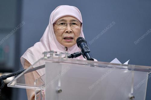 DATUK SERI DR WAN AZIZAH WAN ISMAIL