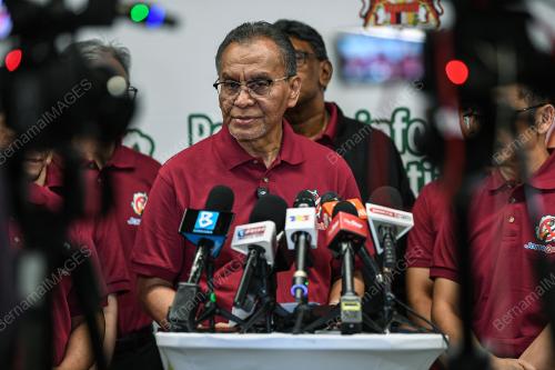 DATUK SERI DR DZULKEFLY AHMAD