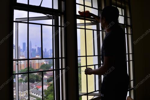 AKTIVITI DI RUMAH - PERINTAH KAWALAN PERGERAKAN
