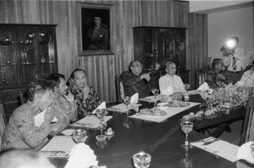 PM ENTERTAIN CHIEF MINISTERS