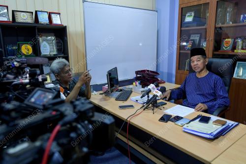 DATUK AHMAD SHAPAWI ISMAIL
