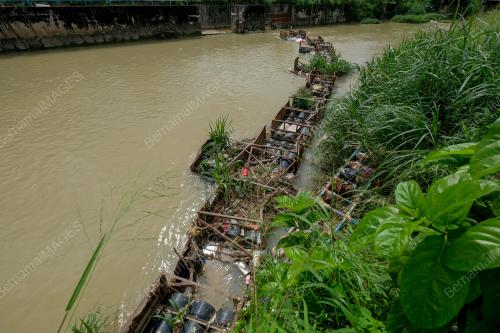 TINJAUAN SAMPAH SARAP YANG TERSANGKUT DI PERANGKAP SAMPAH ATAU SUNGAI/ PARIT/ TERCEMAR SAMPAH SARAP