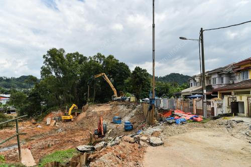 TANAH RUNTUH PUCHONG