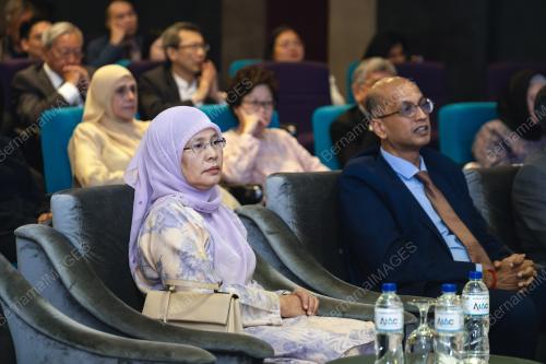 TUN TENGKU MAIMUN TUAN MAT