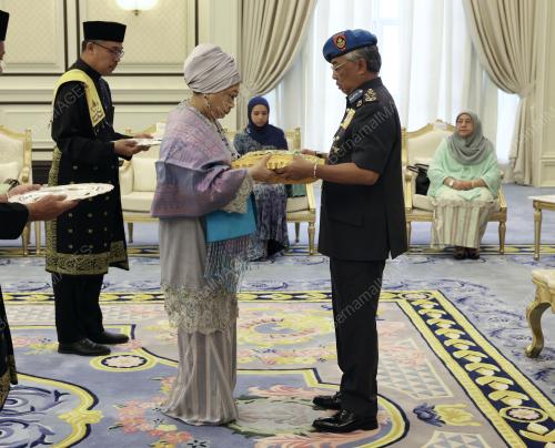 AL-SULTAN ABDULLAH RI'AYATUDDIN AL-MUSTAFA BILLAH SHAH