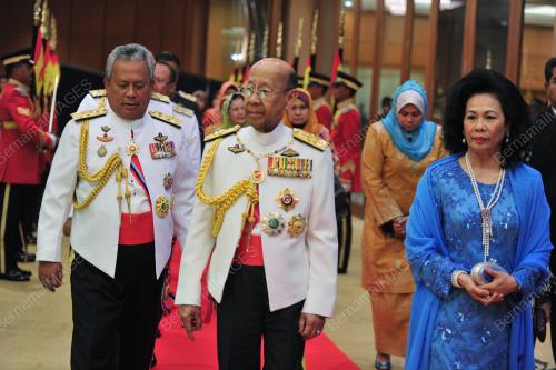 KL32_24022012_AGONG