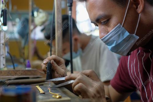 TINJAUAN HARGA EMAS
