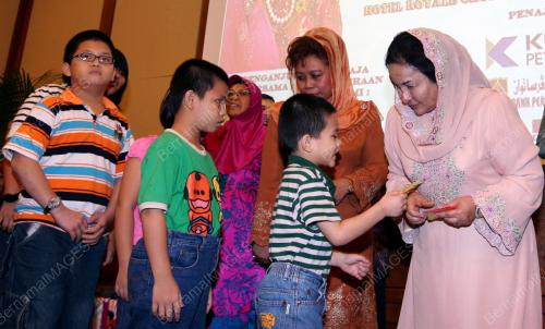 ROSMAH MANSOR