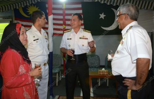 KL32_24092014_PAKISTAN_NAVY