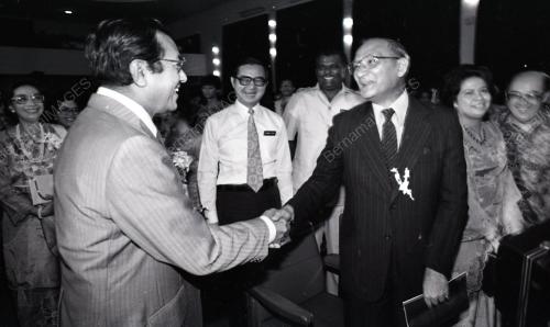 DR. MAHATHIR MOHAMAD