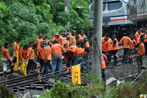 KL32_25112017_TREN